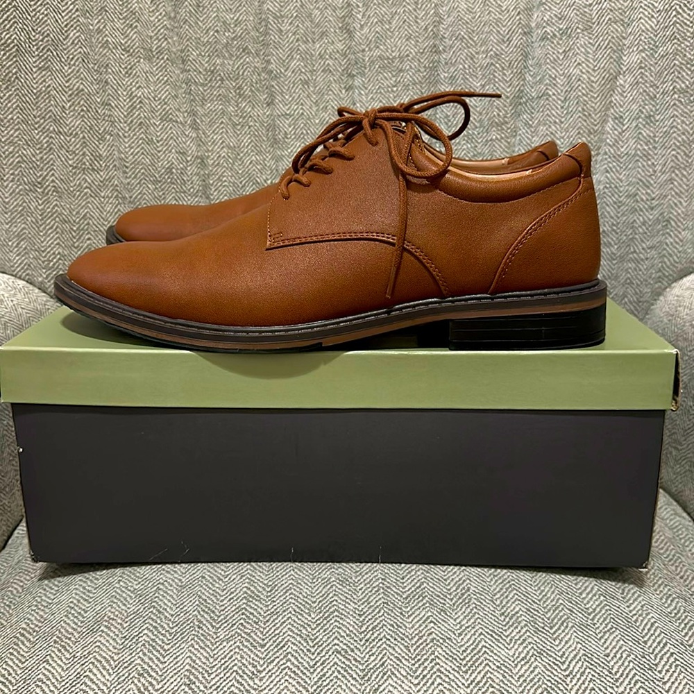 Men’s tie up Oxford shoes size 9 1/2